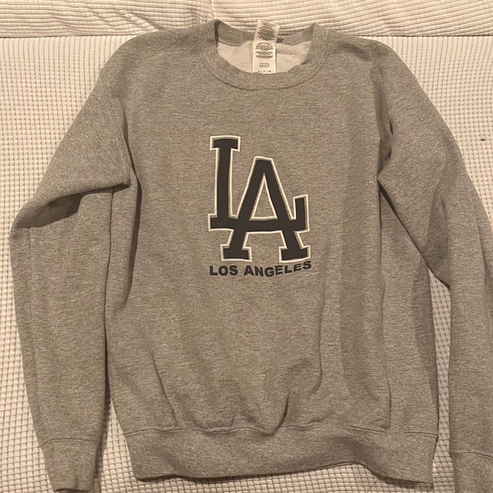 LA LOS ANGLES SWEATER SIZE SMALL